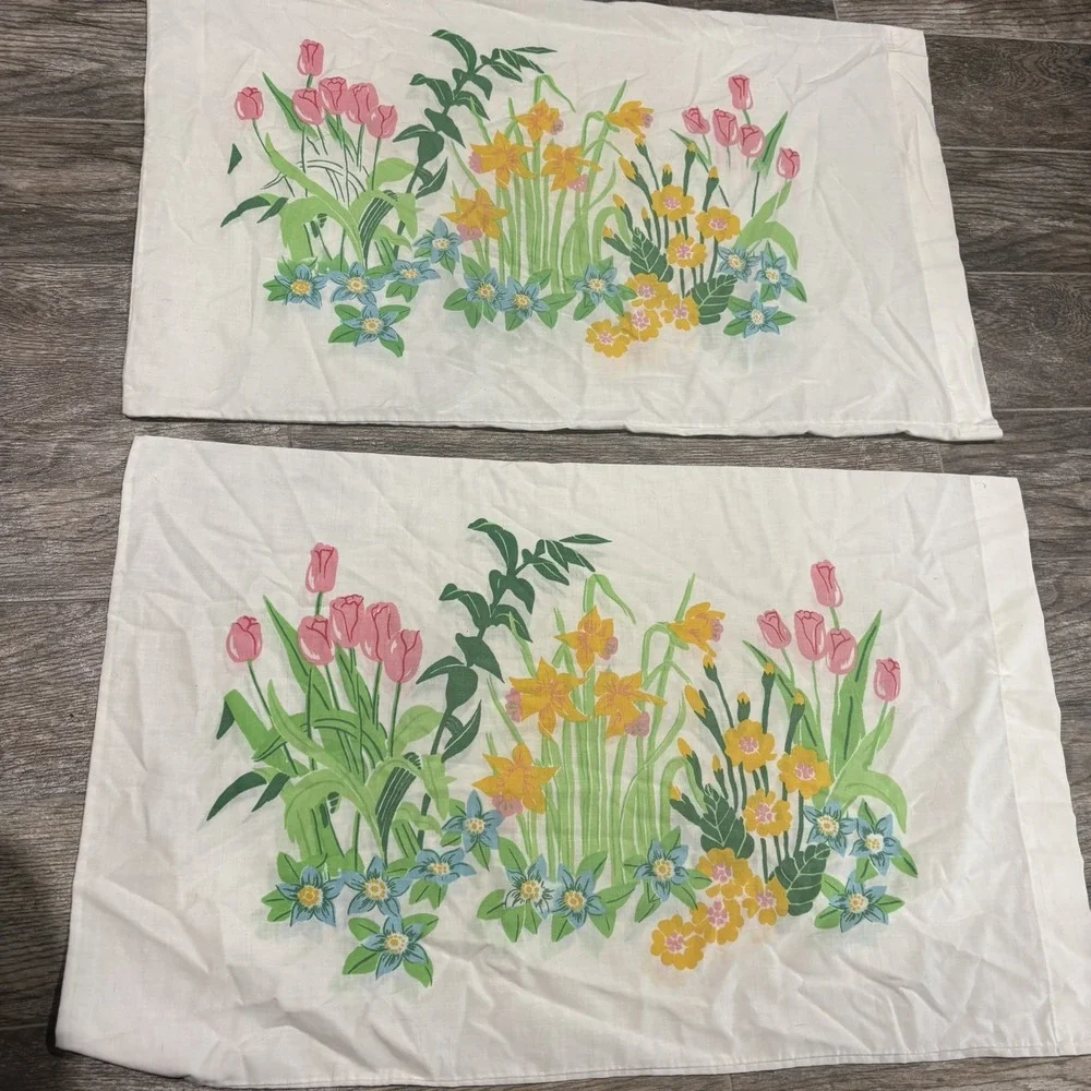 Vintage JP Steven Tulip Spring Floral Standard Pillowcases 1970s MCM